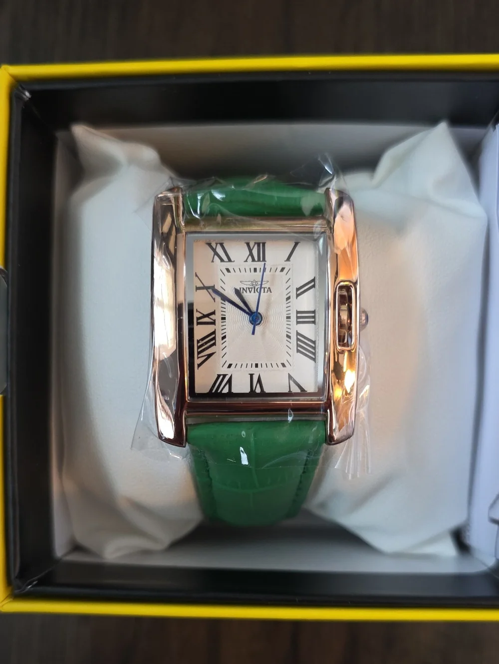 585.  Pair Of Women's Invicta Watches. Green/rose Gold And Black/silver 30mm